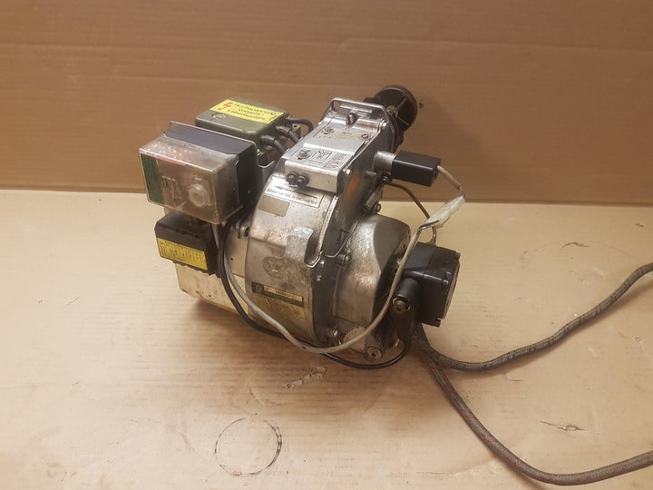 Ausgebauter Brötje Ölbrenner O-30 auf der Werkbank