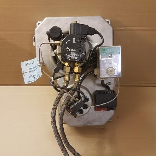 Ausgebauter Buderus BRE 1.1 Ölbrenner vor der Reparatur